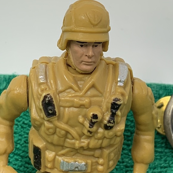 3.5” Desert Storm Soldier Trooper Action Figure Toy with U.S. vintage pin - Picture 12 of 16